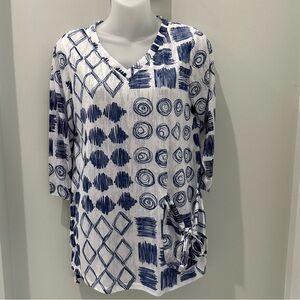 Thomas & Olivia Tunic White with Navy Geometric Shapes size Small